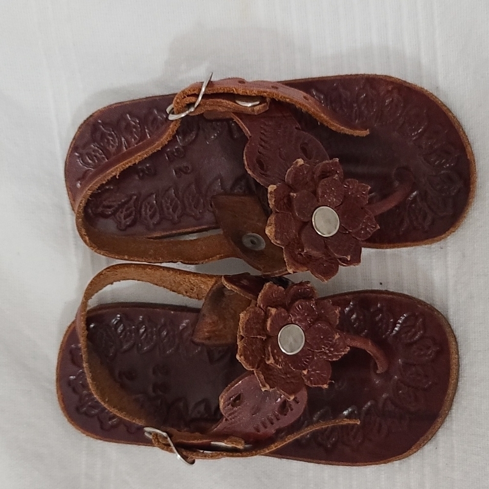 Toddler Girls Hand Tooled Leather Sandals Brown Buckles Floral Accents Sz‎ 2(22)